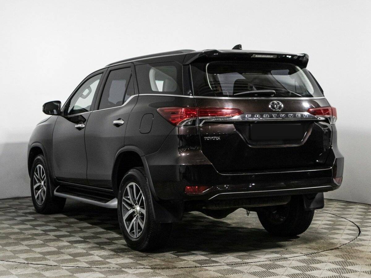 Toyota Fortuner с пробегом — 2017 год. Фото: #6