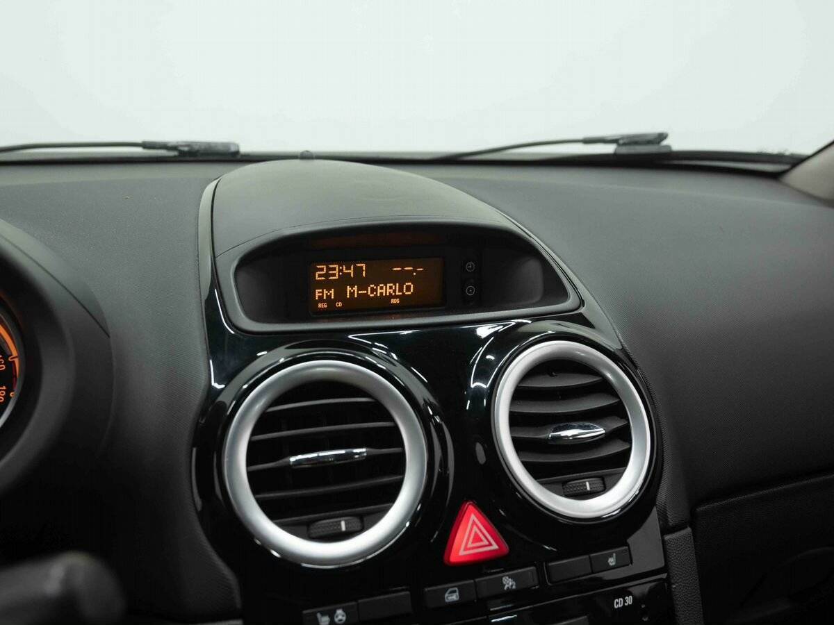 Opel Corsa с пробегом — 2008 год. Фото: #17