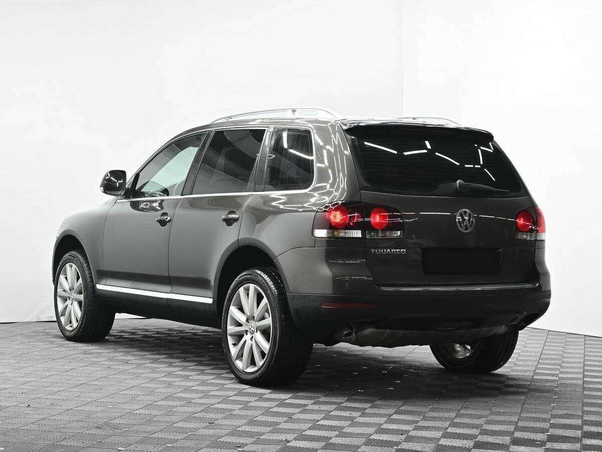 Volkswagen Touareg с пробегом — 2010 год. Фото: #2