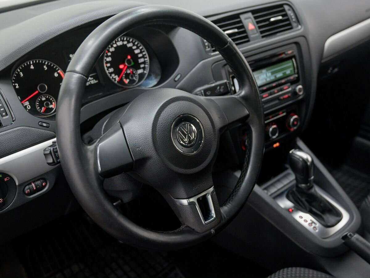 Volkswagen Jetta с пробегом — 2011 год. Фото: #13