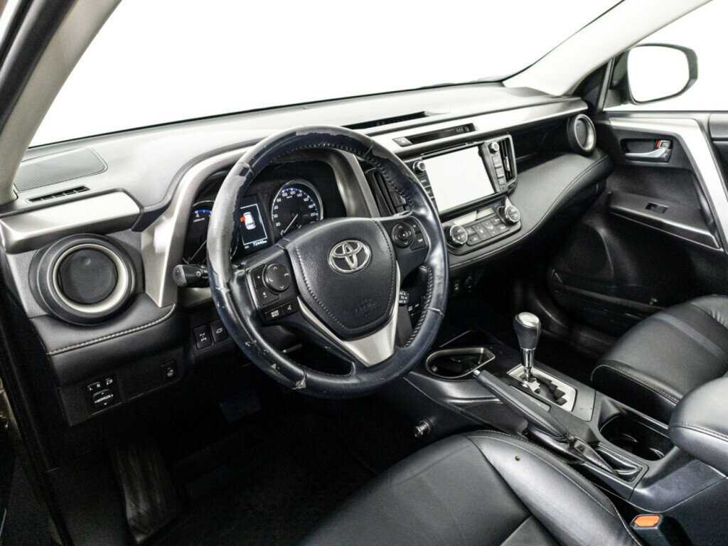 Toyota RAV4 с пробегом — 2016 год. Фото: #10