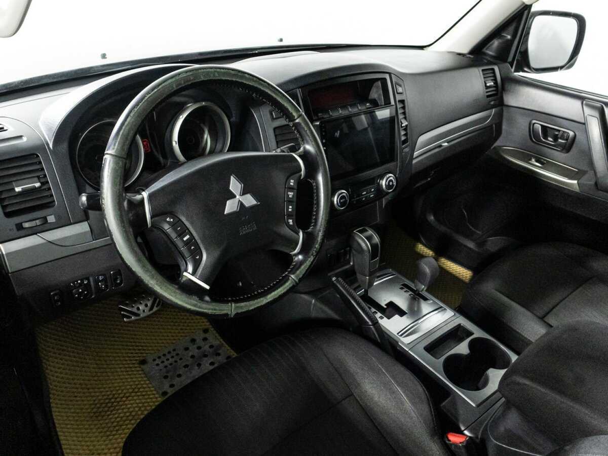 Mitsubishi Pajero с пробегом — 2011 год. Фото: #10