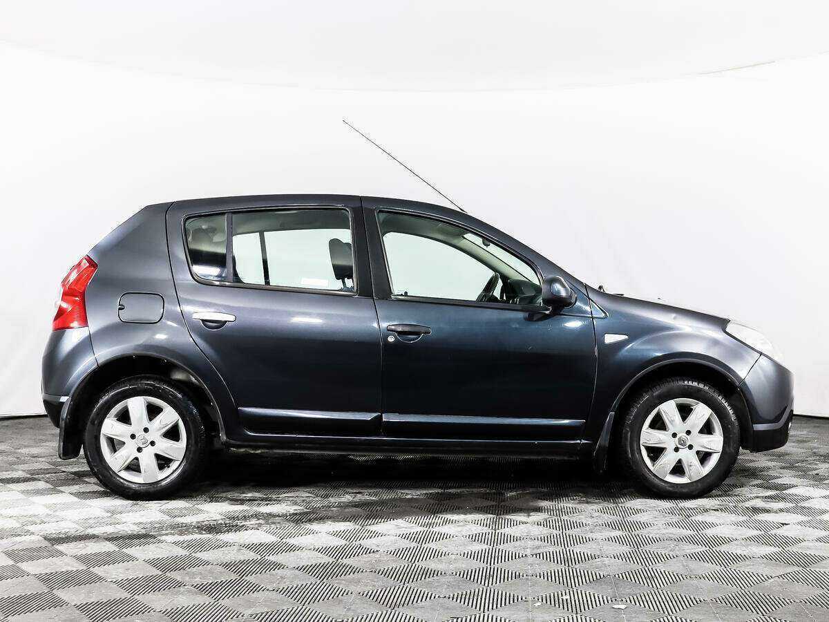 Renault Sandero с пробегом — 2010 год. Фото: #3