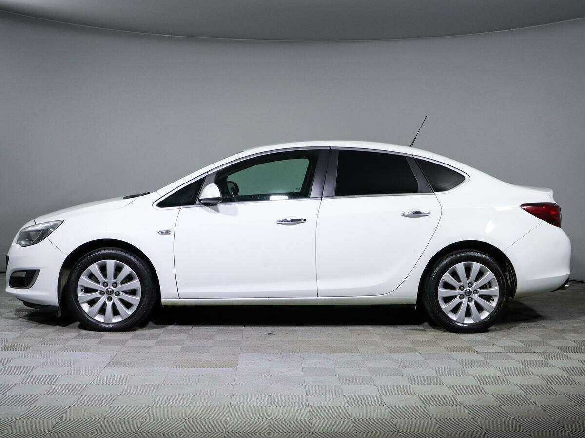 Opel Astra с пробегом — 2013 год. Фото: #7