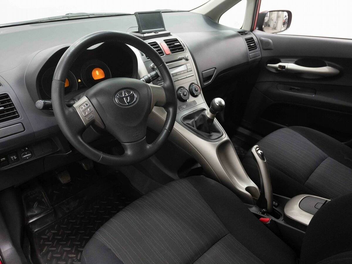 Toyota Auris с пробегом — 2008 год. Фото: #6