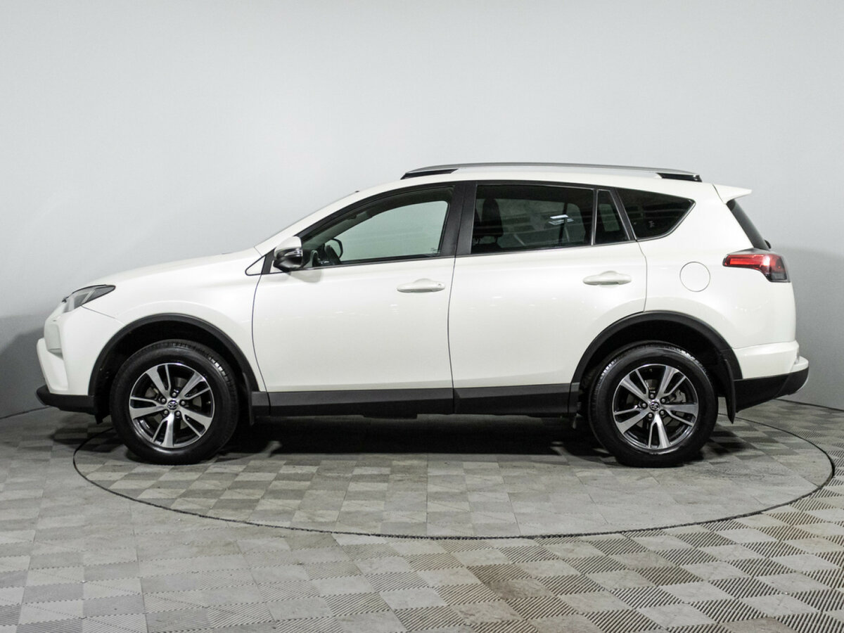 Toyota RAV4 с пробегом — 2017 год. Фото: #7