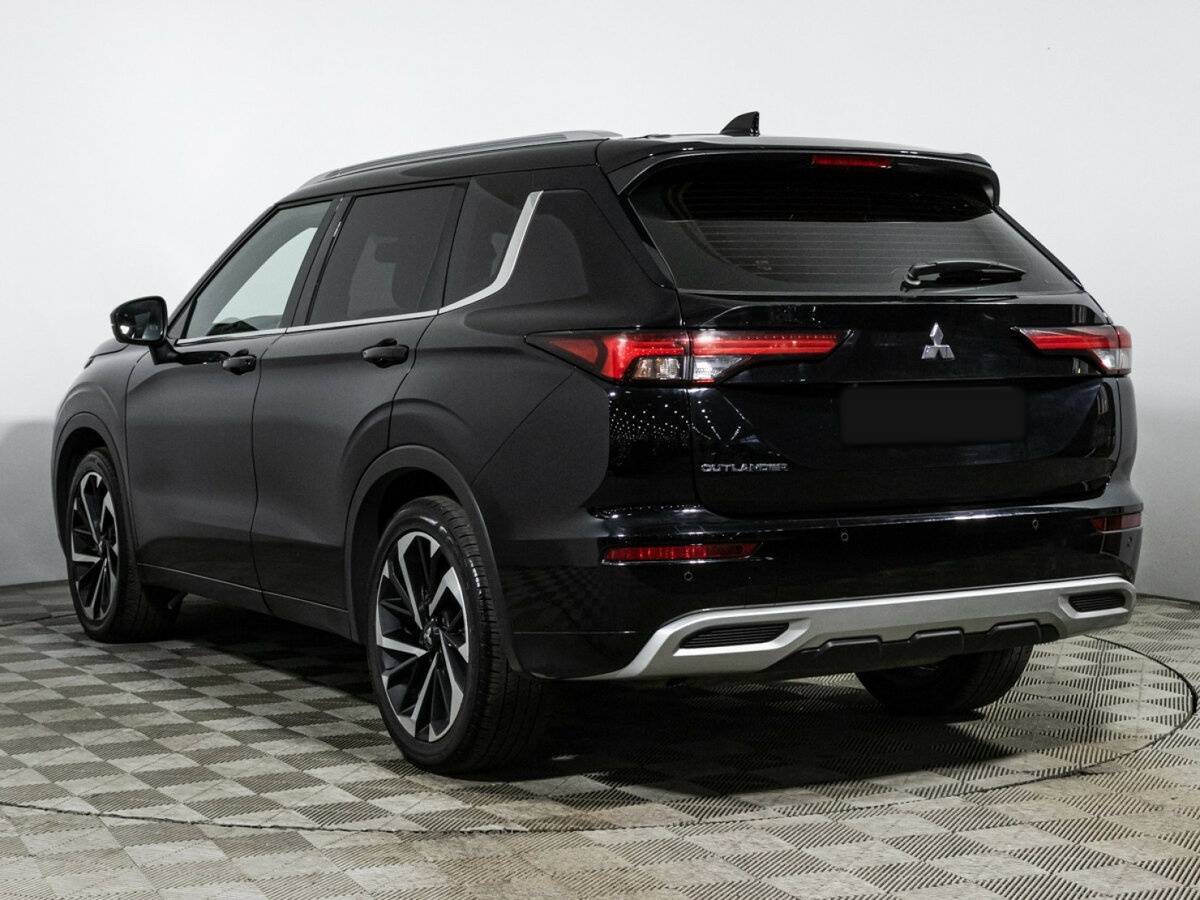 Mitsubishi Outlander с пробегом — 2023 год. Фото: #6