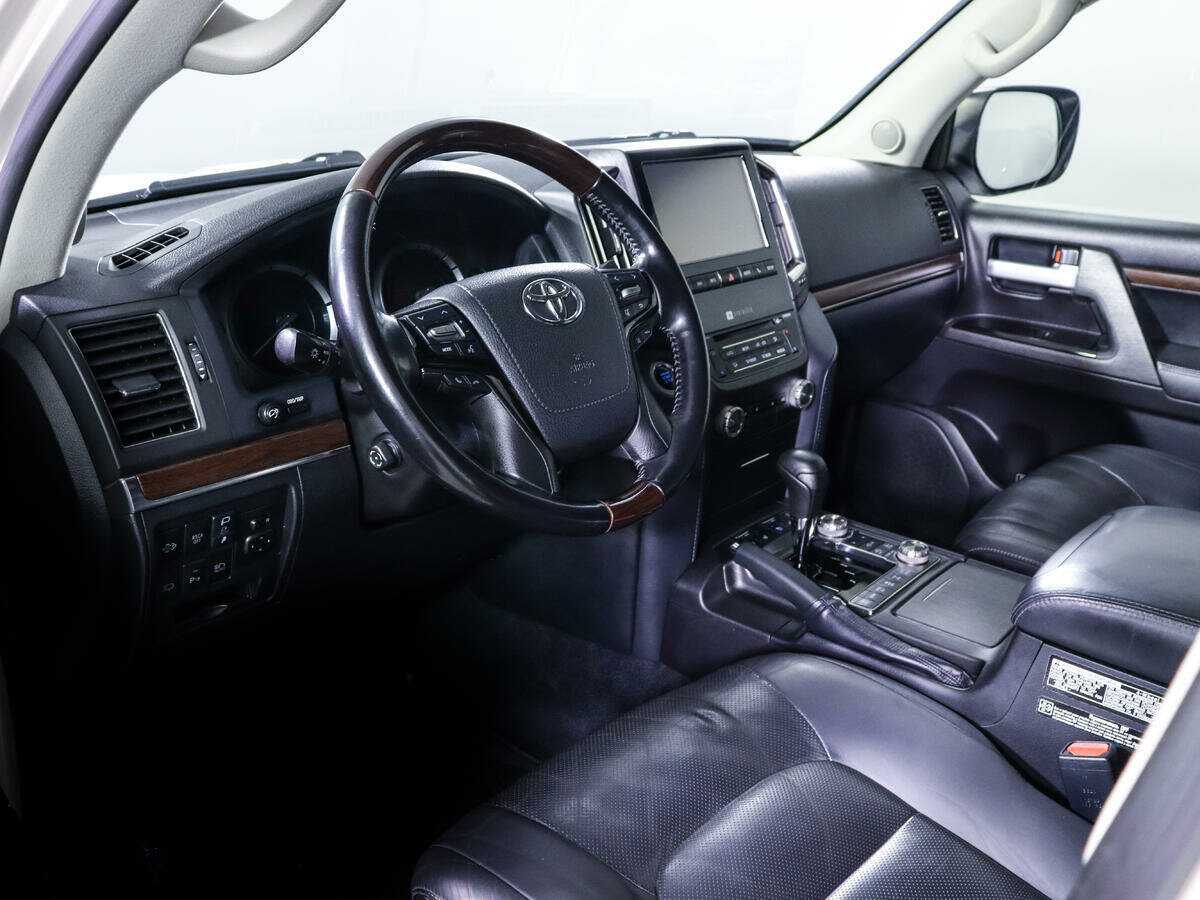 Toyota Land Cruiser с пробегом — 2018 год. Фото: #13