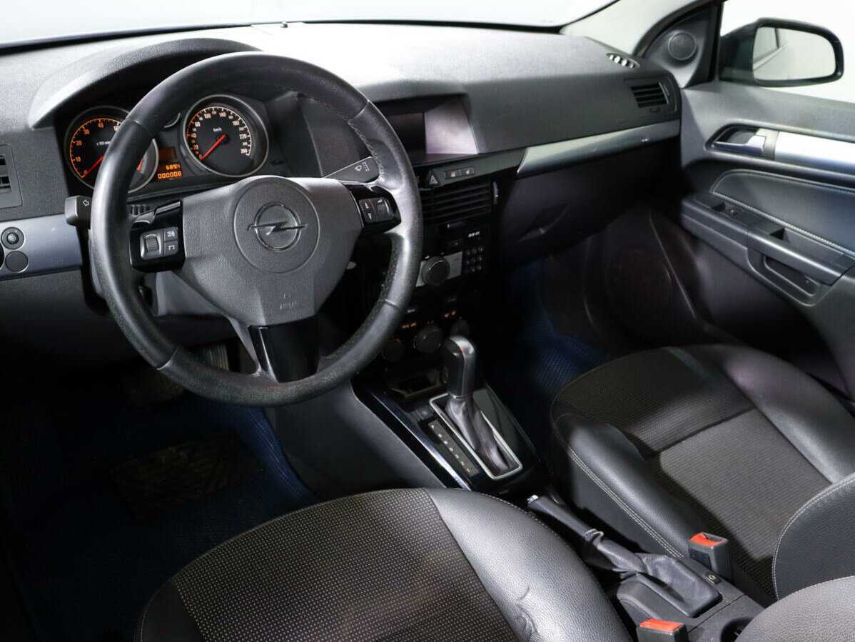 Opel Astra с пробегом — 2008 год. Фото: #10