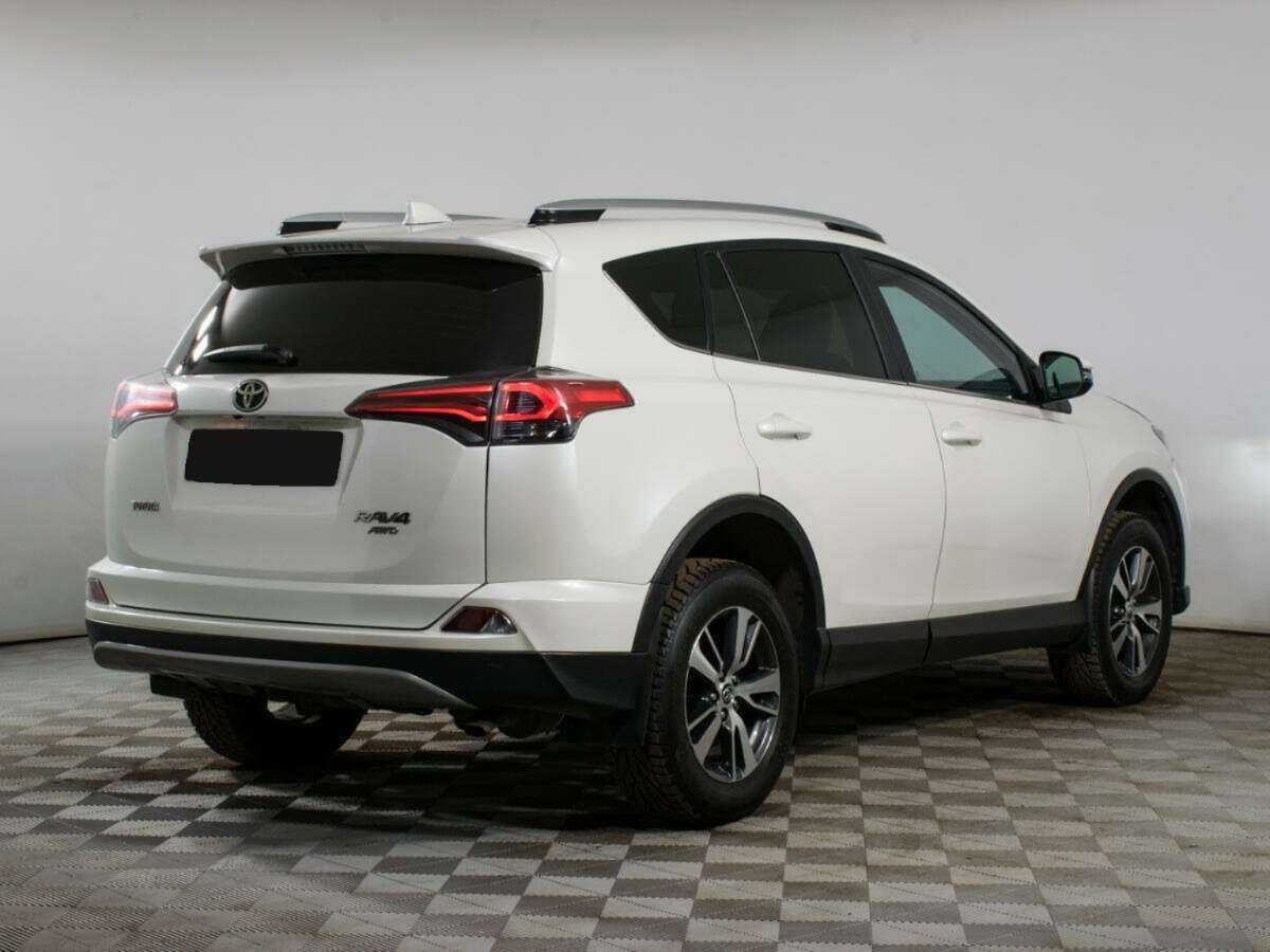 Toyota RAV4 с пробегом — 2017 год. Фото: #4