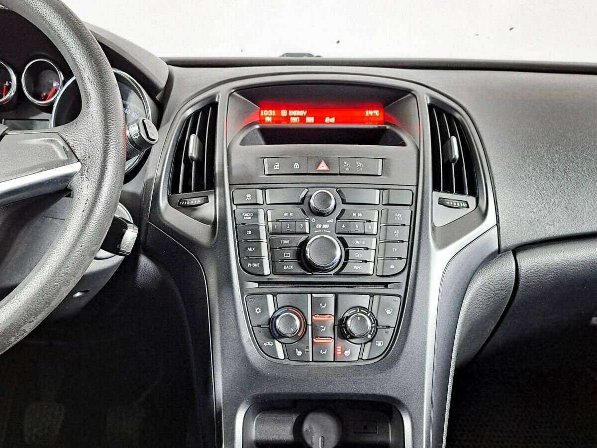Opel Astra с пробегом — 2011 год. Фото: #11