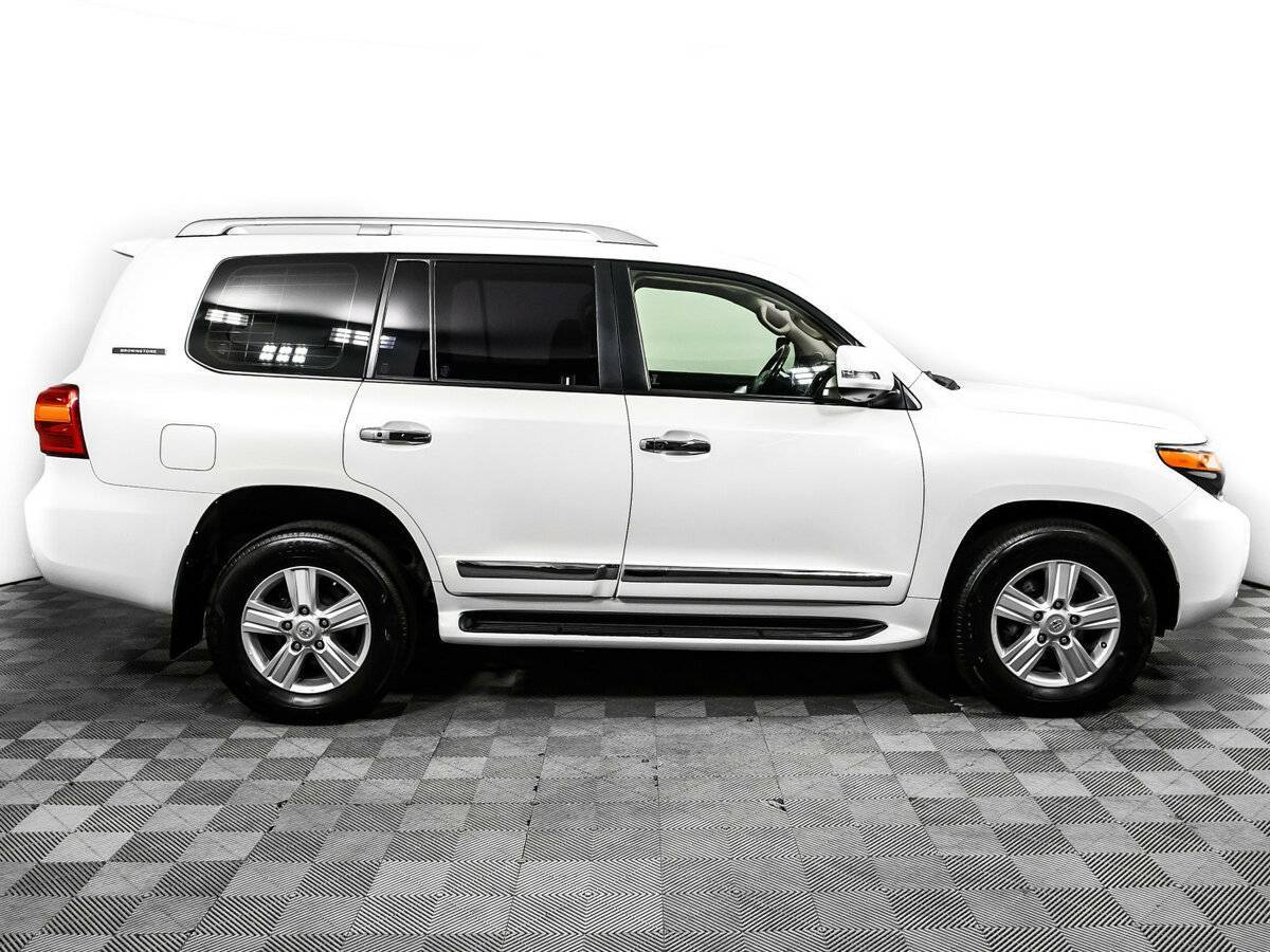 Toyota Land Cruiser с пробегом — 2014 год. Фото: #3