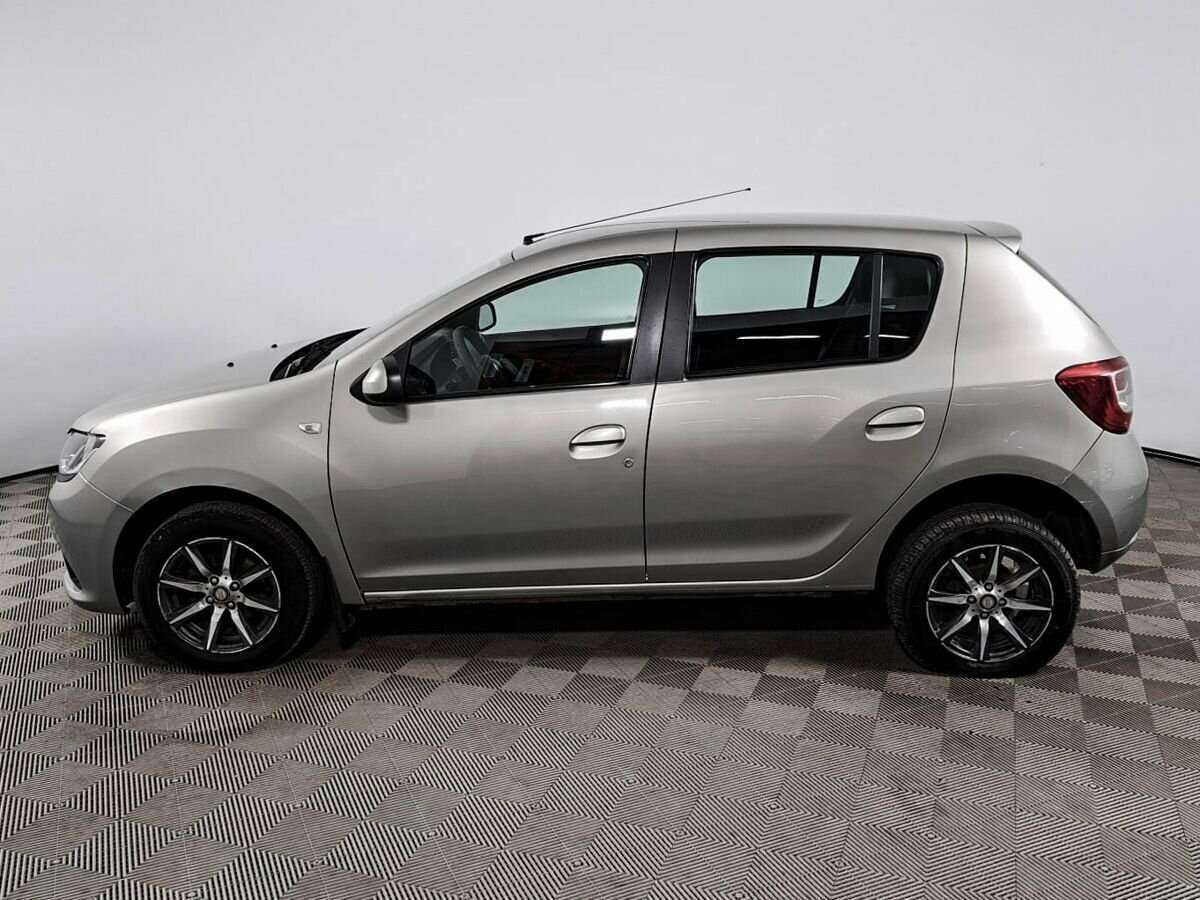 Renault Sandero с пробегом — 2015 год. Фото: #7