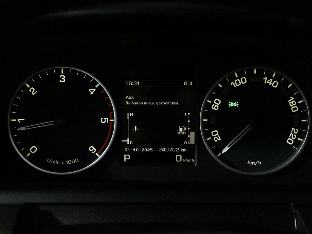 Land Rover Discovery с пробегом — 2014 год. Фото: #8
