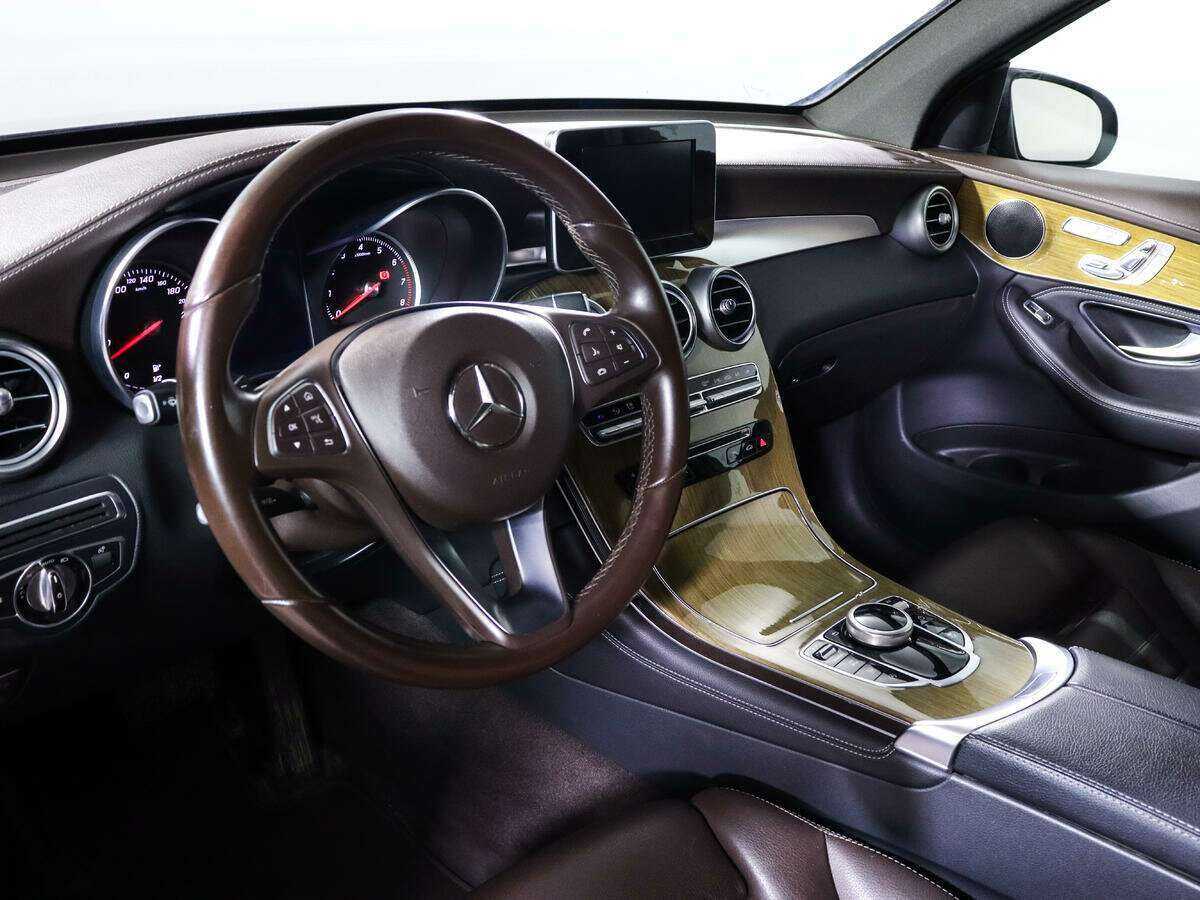 Mercedes-Benz GLC с пробегом — 2015 год. Фото: #10