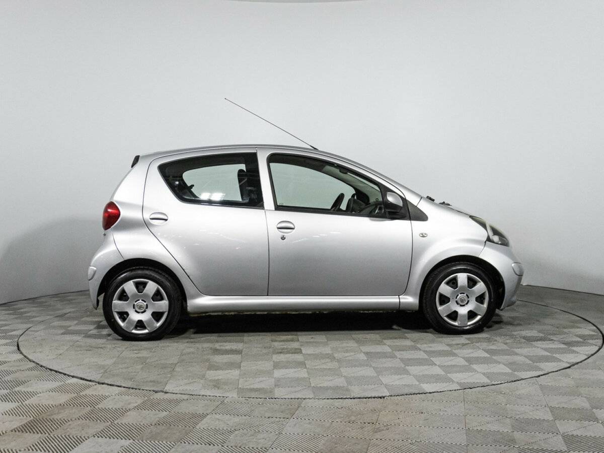 Toyota Aygo с пробегом — 2006 год. Фото: #3
