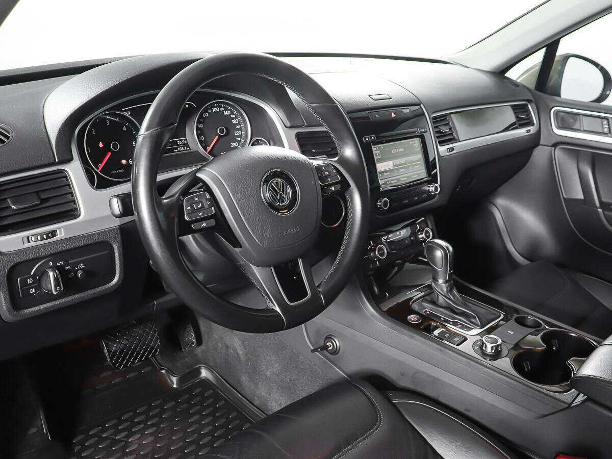 Volkswagen Touareg с пробегом — 2013 год. Фото: #12