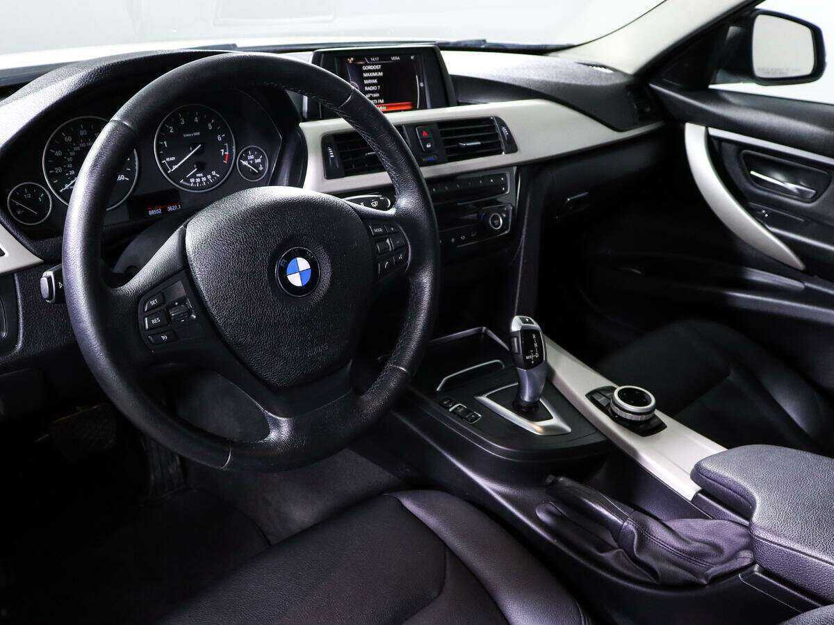 BMW 3 серии с пробегом — 2016 год. Фото: #10