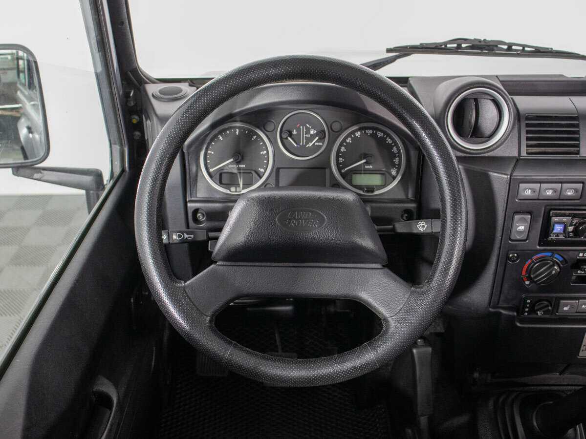 Land Rover Defender с пробегом — 2013 год. Фото: #17