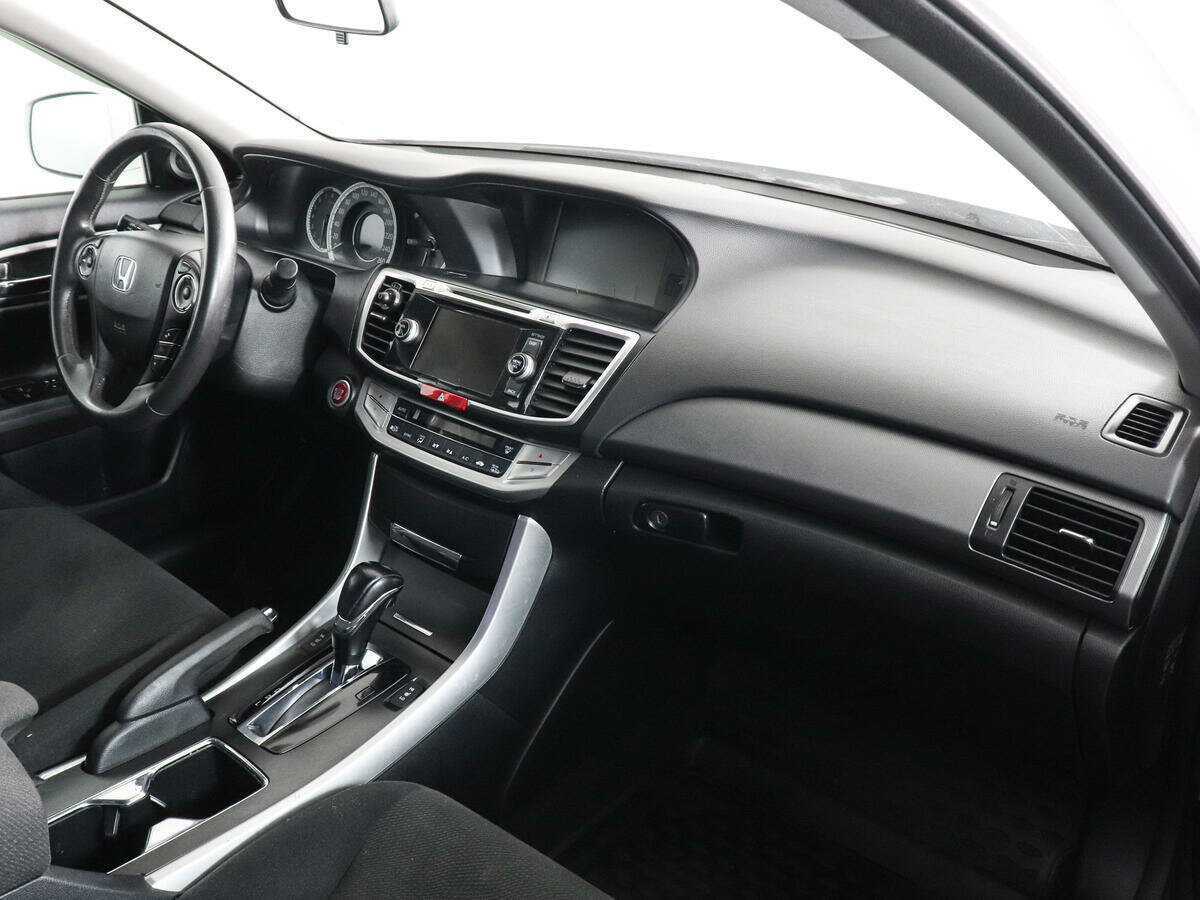 Honda Accord с пробегом — 2013 год. Фото: #6