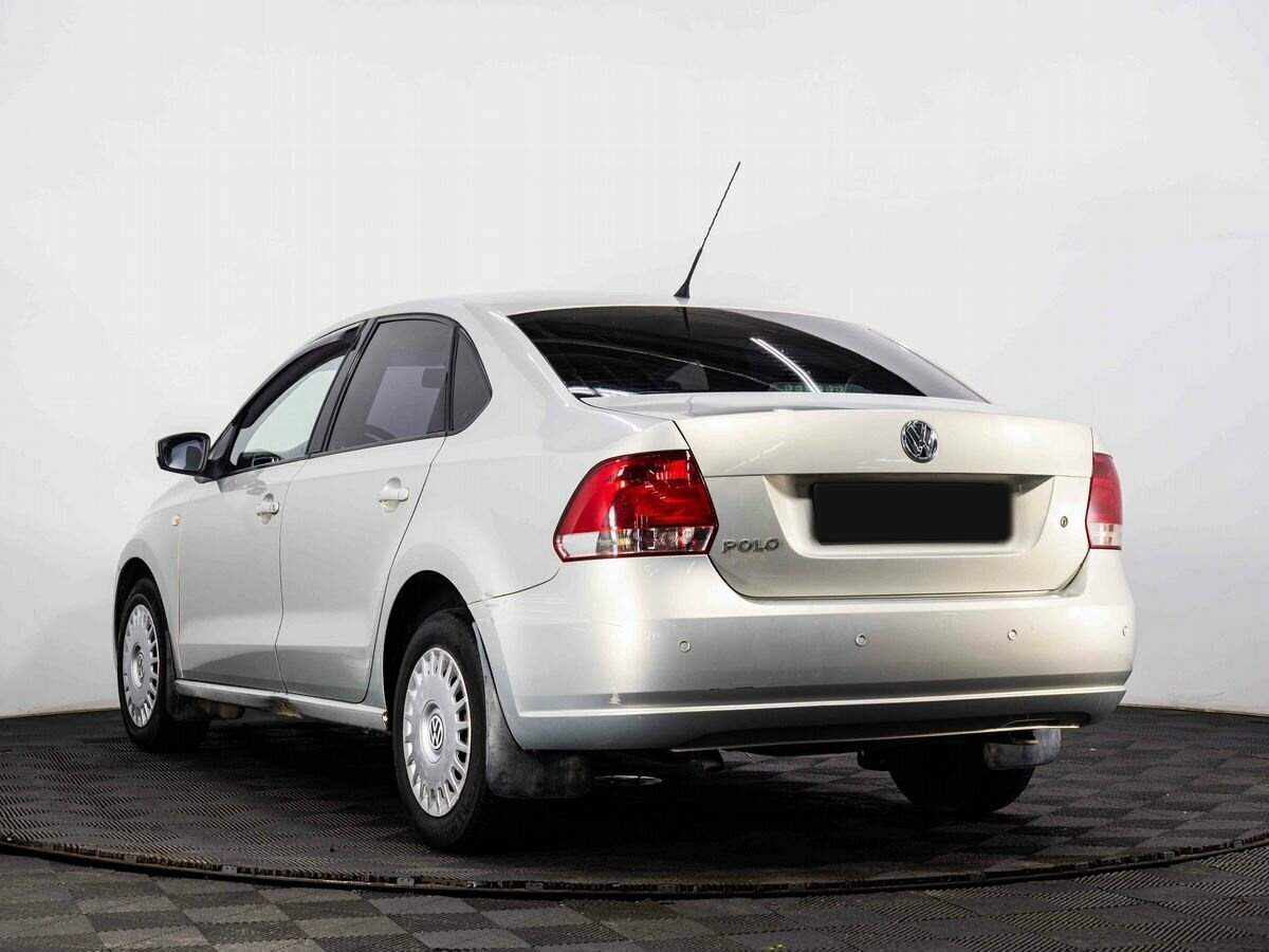 Volkswagen Polo с пробегом — 2011 год. Фото: #3