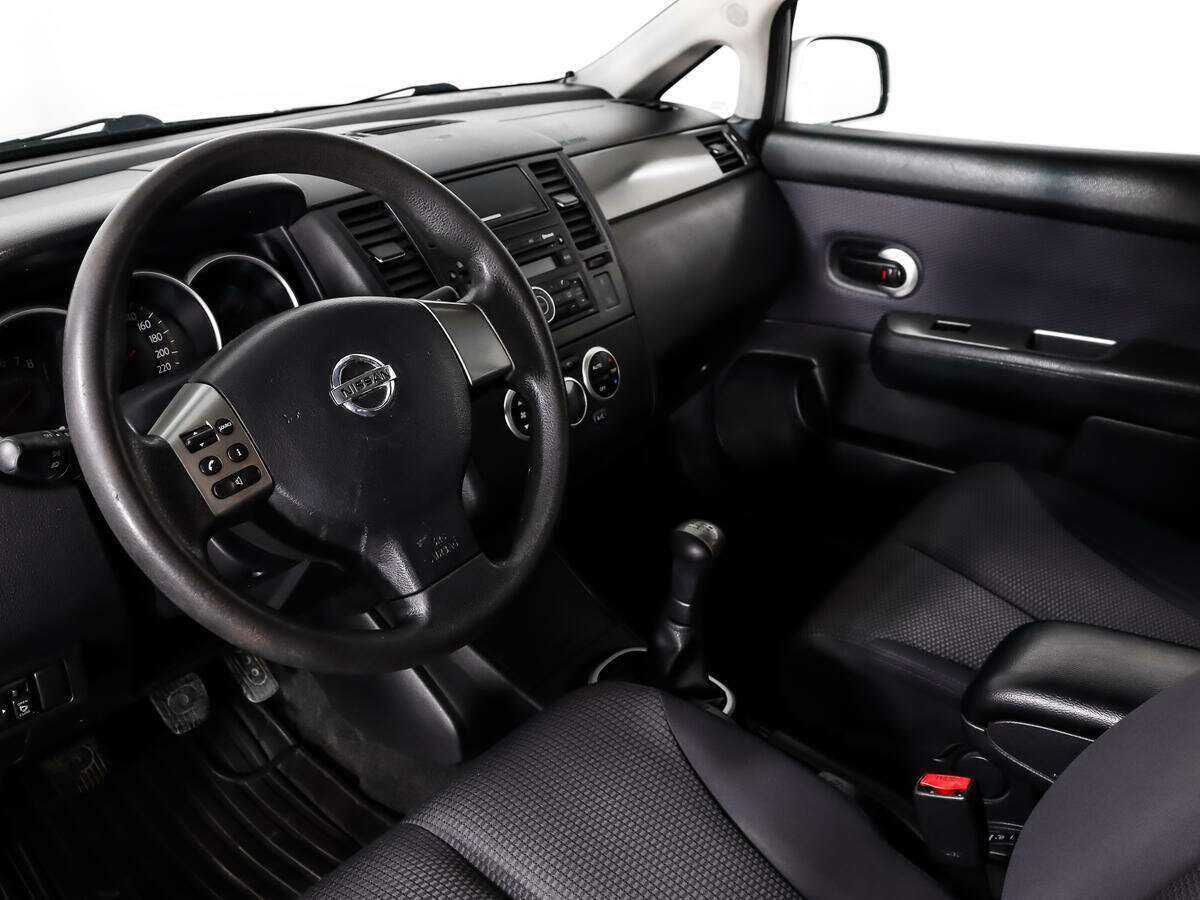 Nissan Tiida с пробегом — 2008 год. Фото: #6