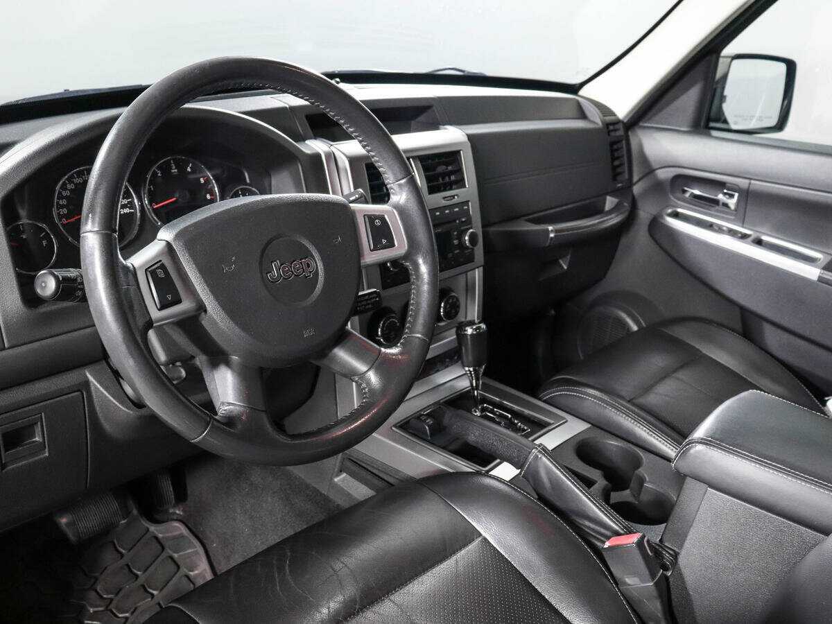 Jeep Cherokee с пробегом — 2010 год. Фото: #12