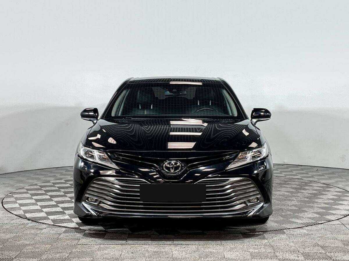 Toyota Camry с пробегом — 2018 год. Посмотреть фото