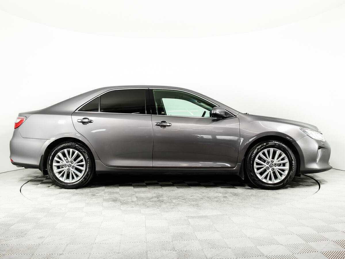Toyota Camry с пробегом — 2016 год. Фото: #3