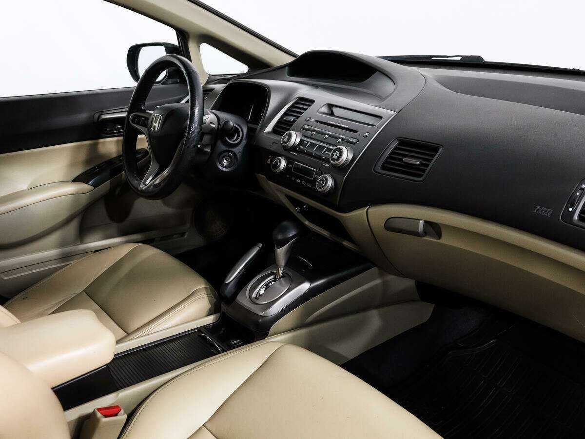 Honda Civic с пробегом — 2008 год. Фото: #10