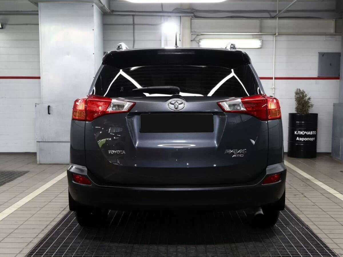 Toyota RAV4 с пробегом — 2013 год. Фото: #3