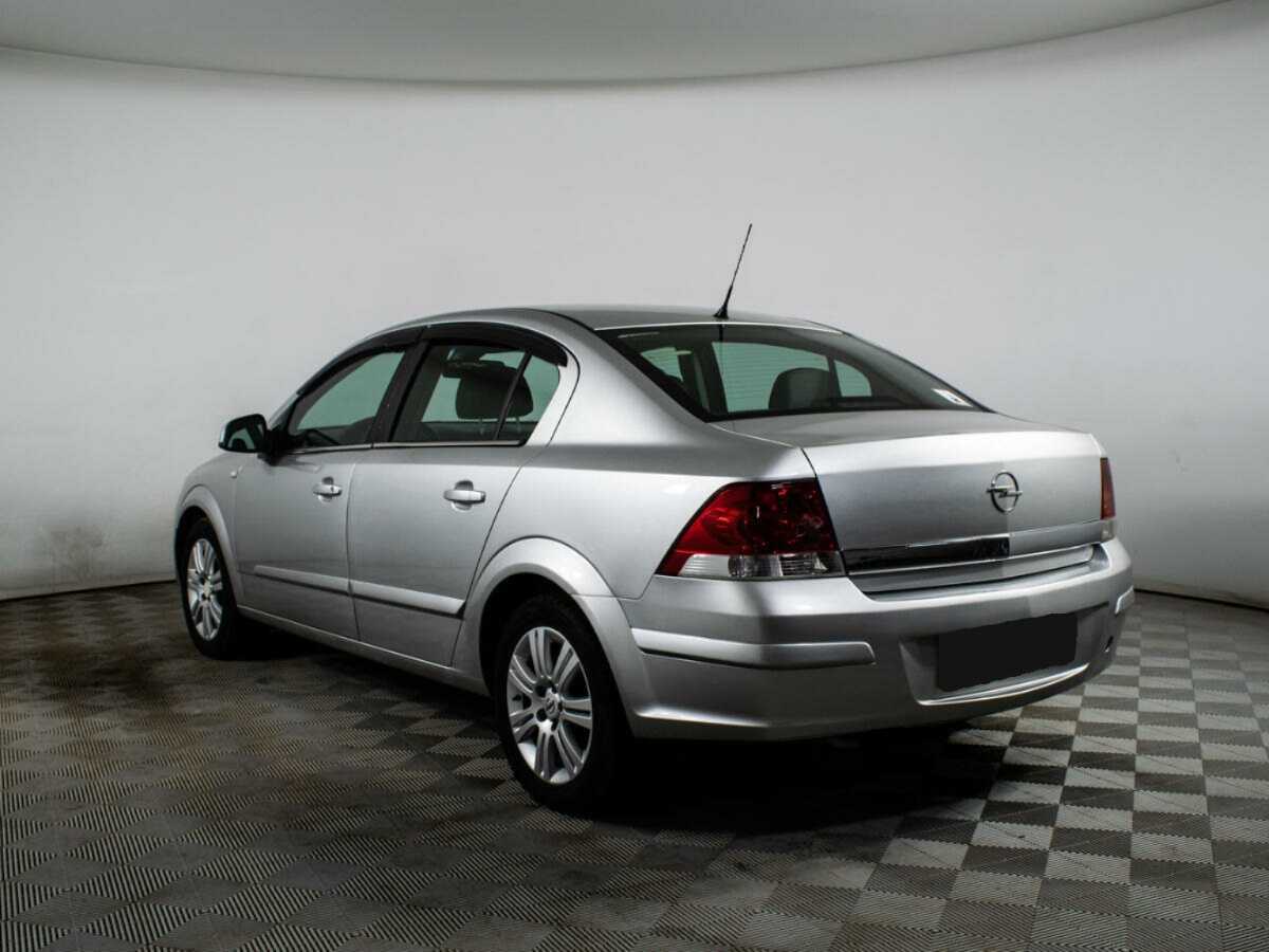 Opel Astra с пробегом — 2010 год. Фото: #6