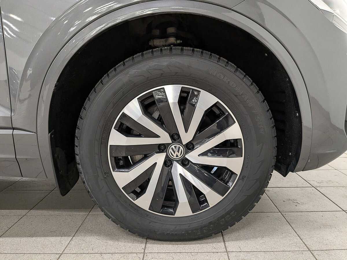 Volkswagen Touareg с пробегом — 2019 год. Фото: #11