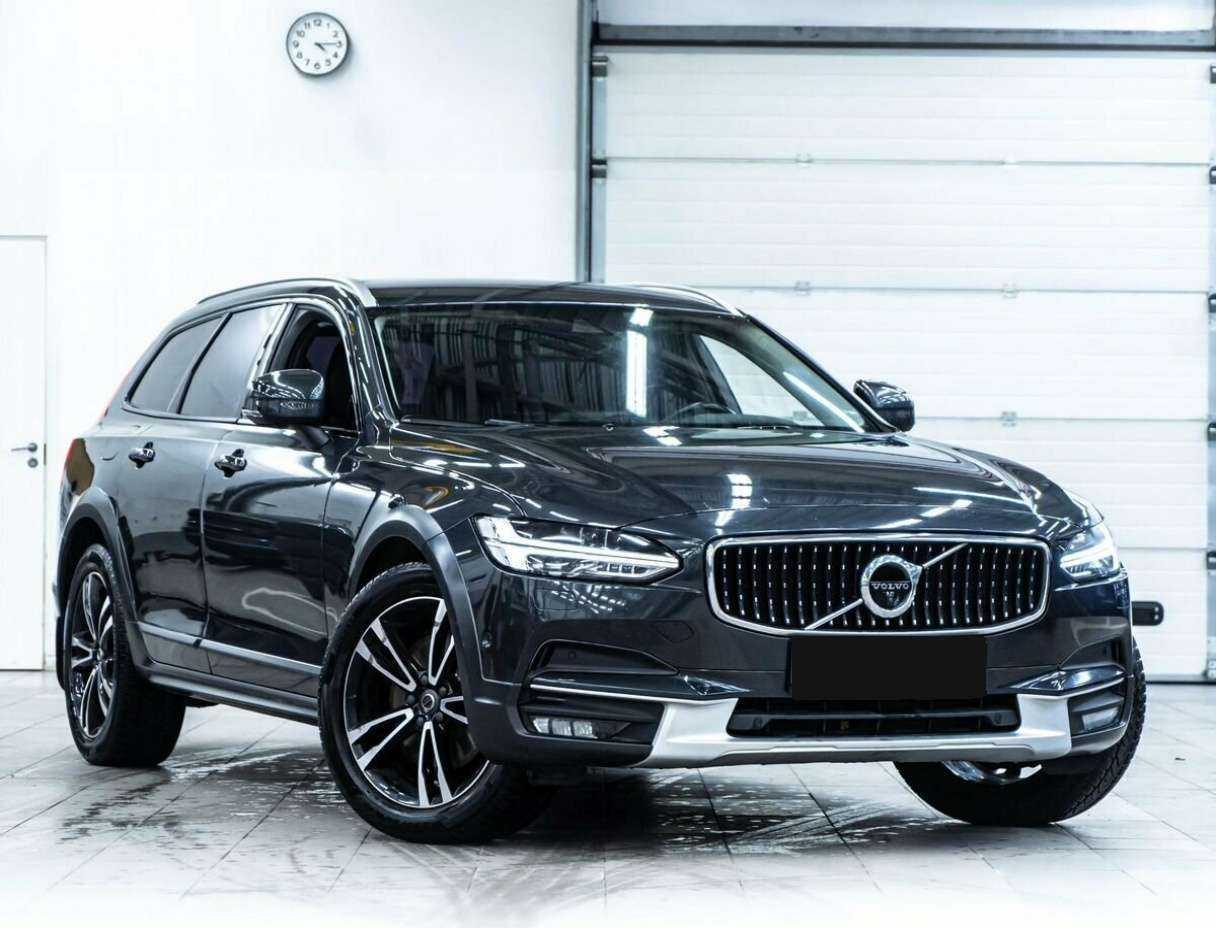 Volvo V90 Cross Country с пробегом — 2017 год. Фото: #1