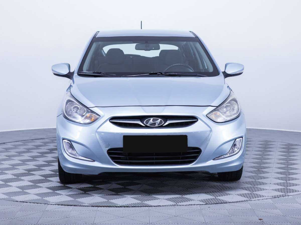 Hyundai Solaris с пробегом — 2012 год. Фото: #1