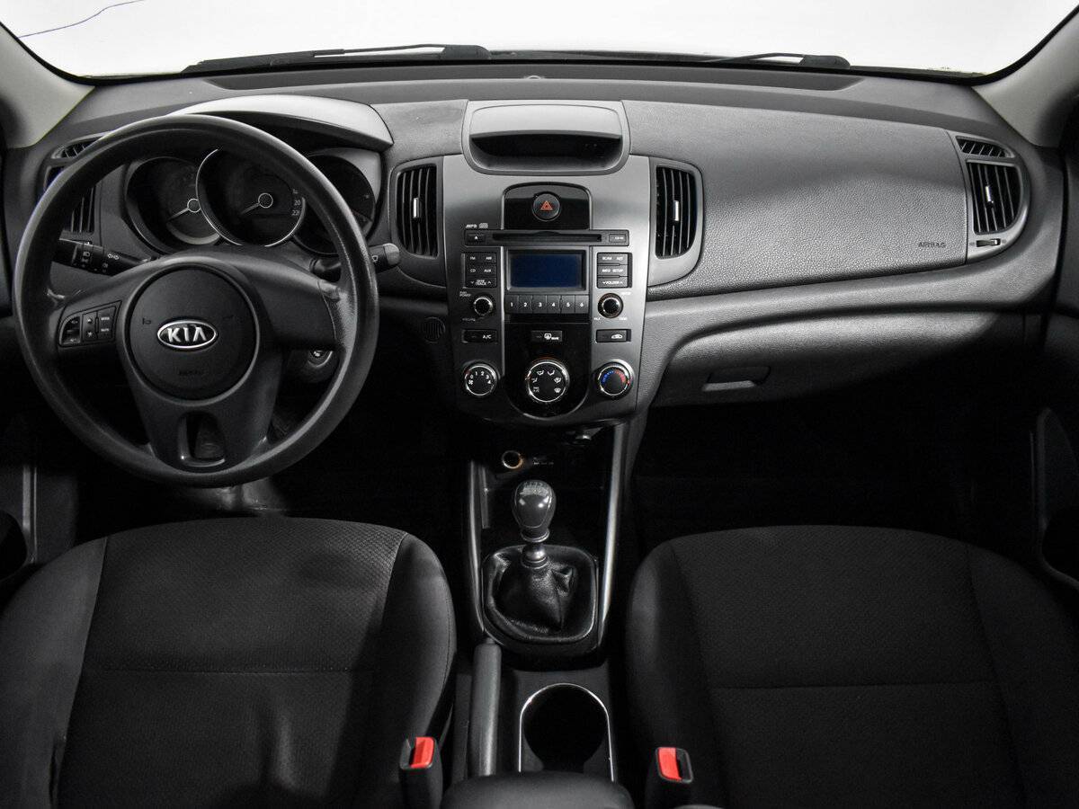Kia Cerato с пробегом — 2010 год. Фото: #12