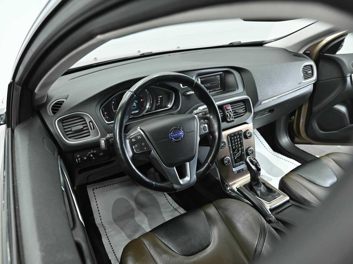 Volvo V40 с пробегом — 2014 год. Фото: #6