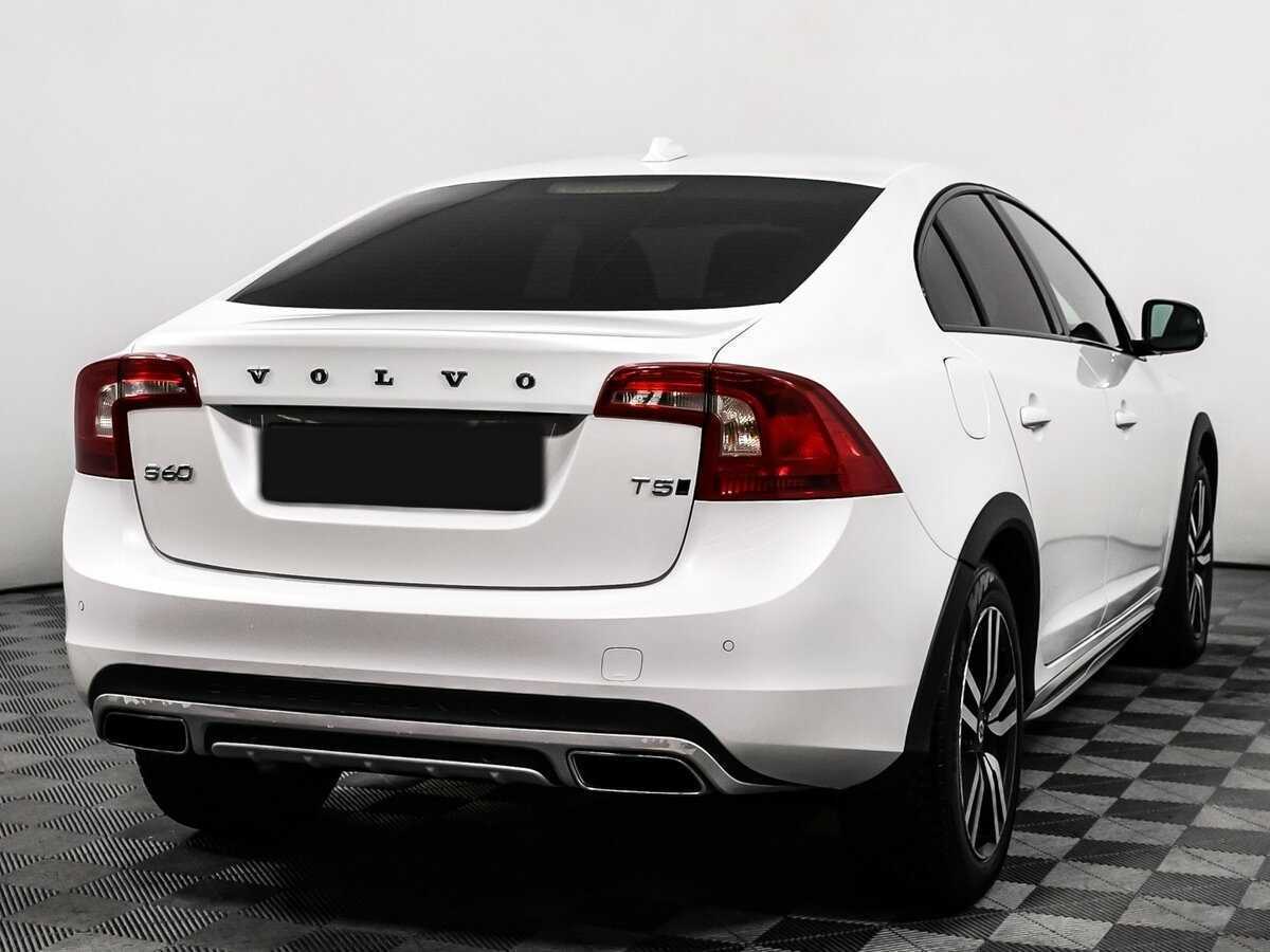 Volvo S60 Cross Country с пробегом — 2015 год. Фото: #4