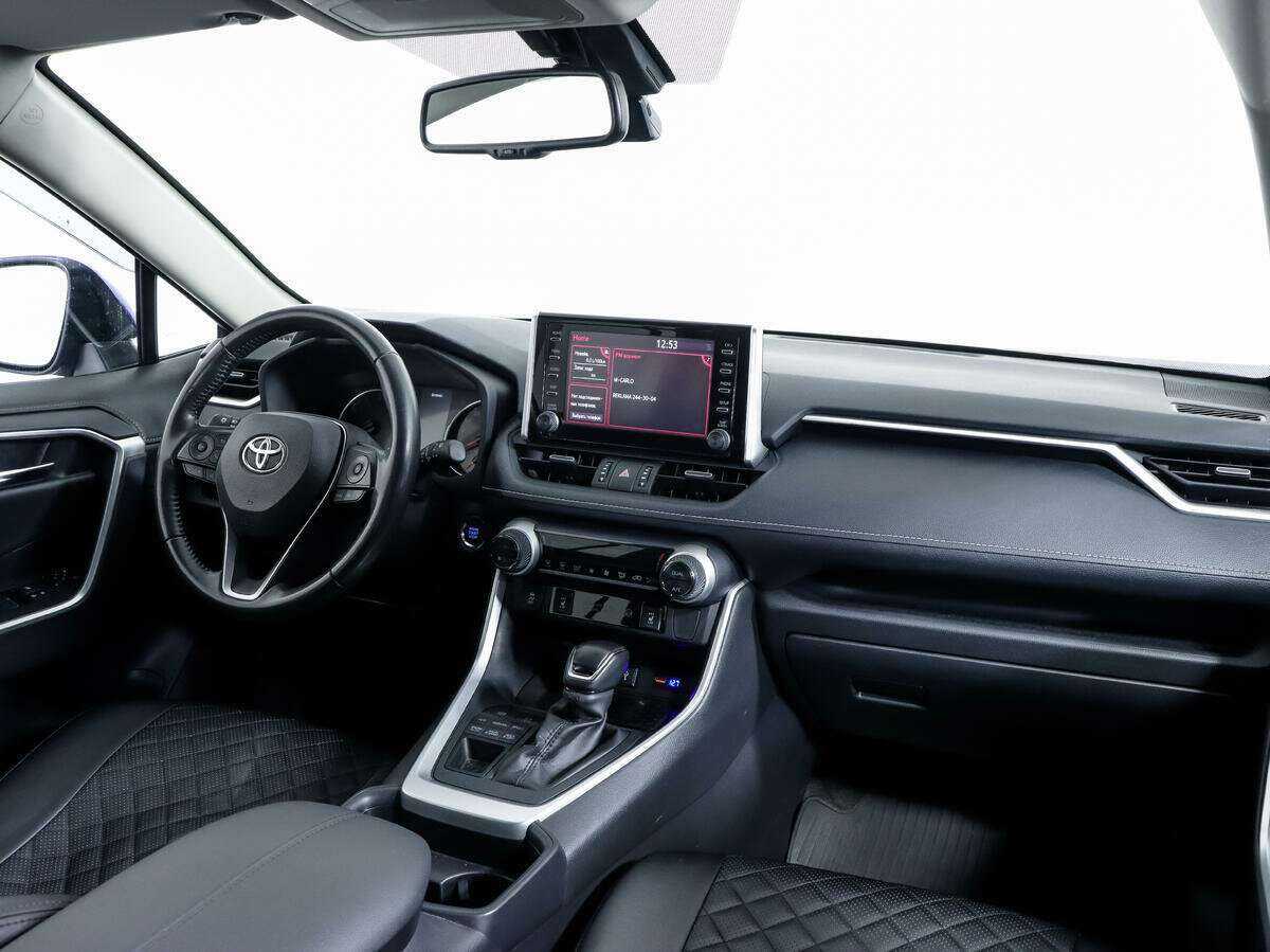 Toyota RAV4 с пробегом — 2021 год. Фото: #8