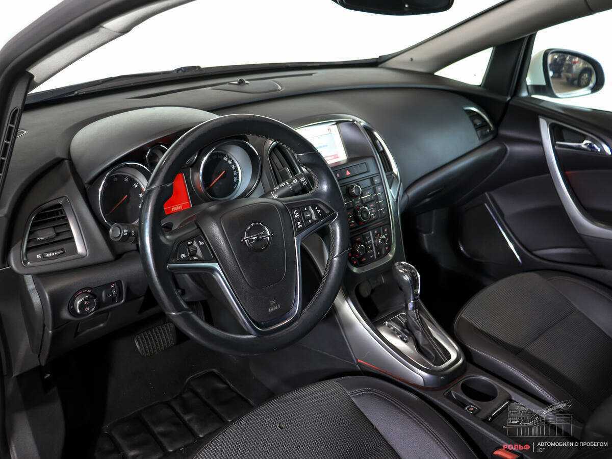 Opel Astra с пробегом — 2011 год. Фото: #10