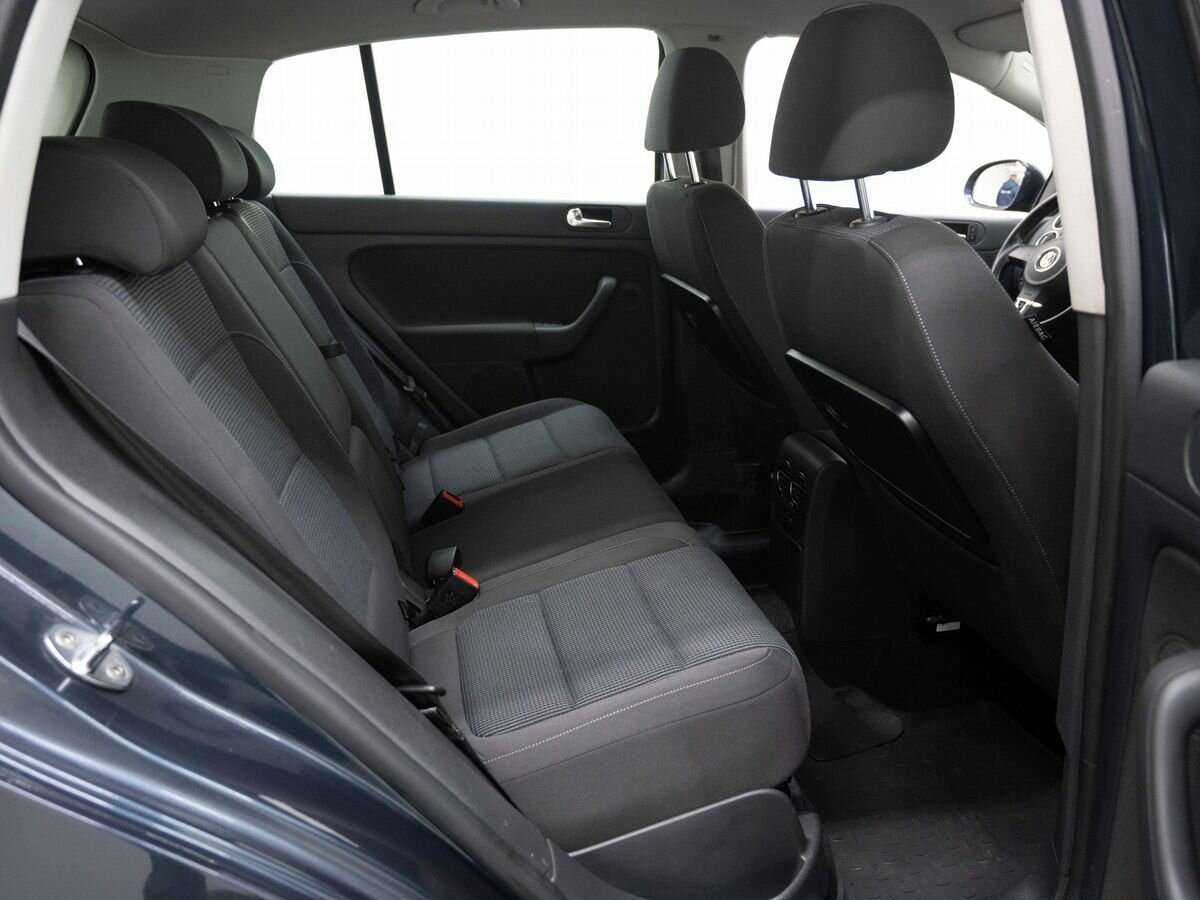 Volkswagen Golf Plus с пробегом — 2011 год. Фото: #9