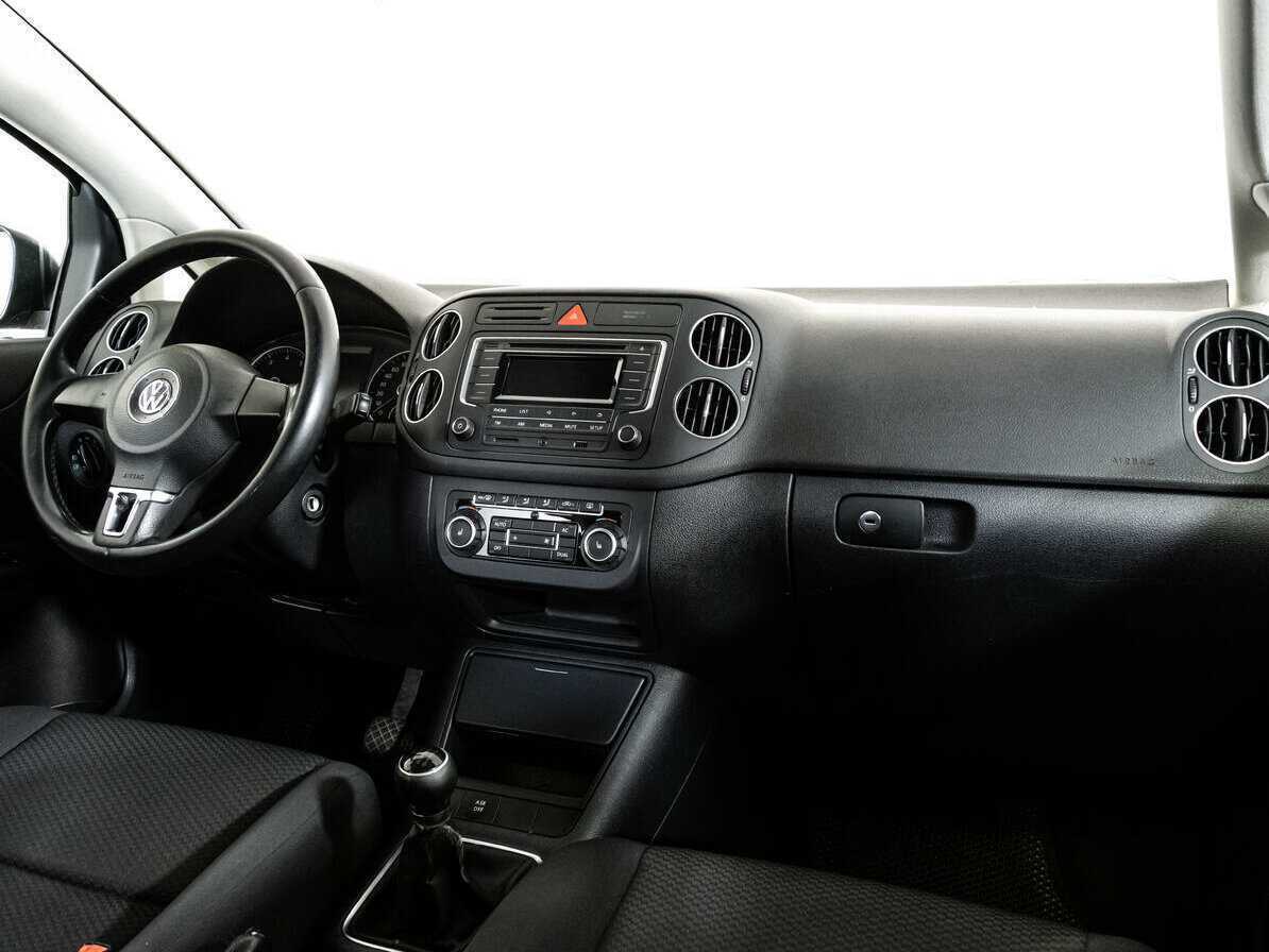 Volkswagen Golf Plus с пробегом — 2009 год. Фото: #8