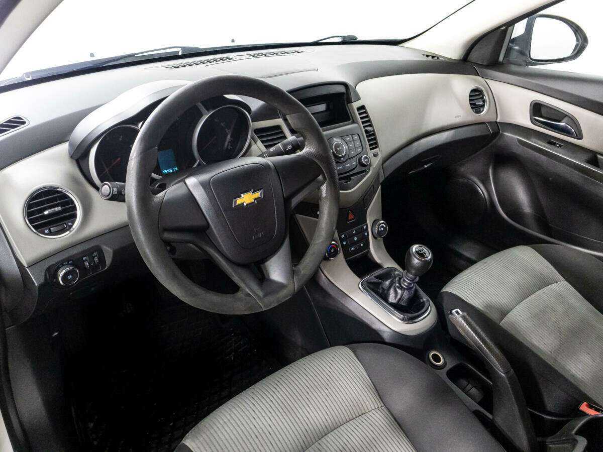 Chevrolet Cruze с пробегом — 2012 год. Фото: #10