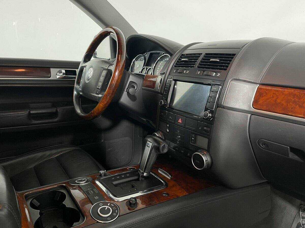 Volkswagen Touareg с пробегом — 2005 год. Фото: #8