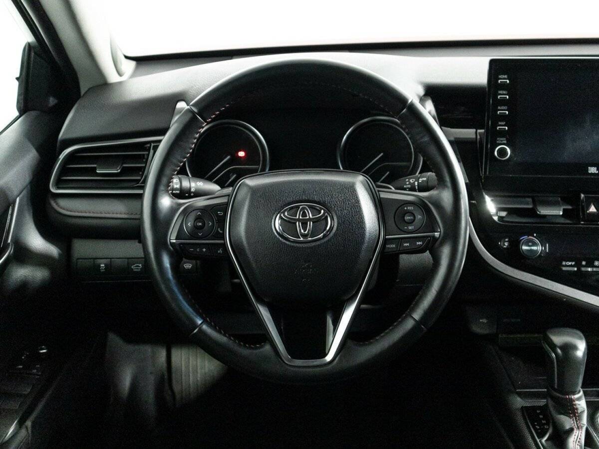 Toyota Camry с пробегом — 2021 год. Фото: #22