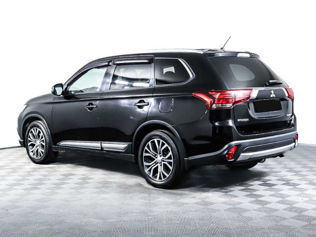 Mitsubishi Outlander с пробегом — 2015 год. Фото: #6