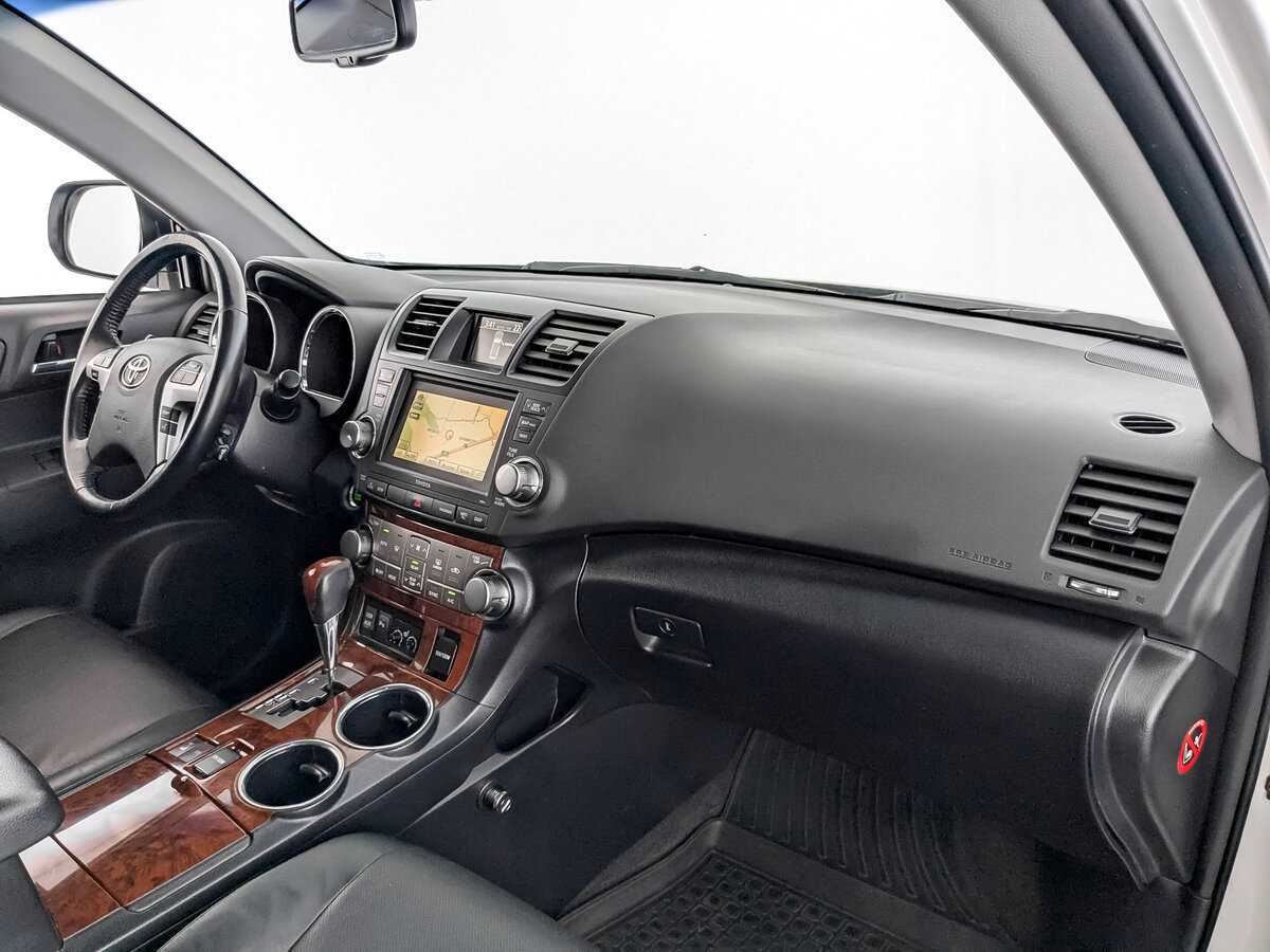 Toyota Highlander с пробегом — 2011 год. Фото: #10