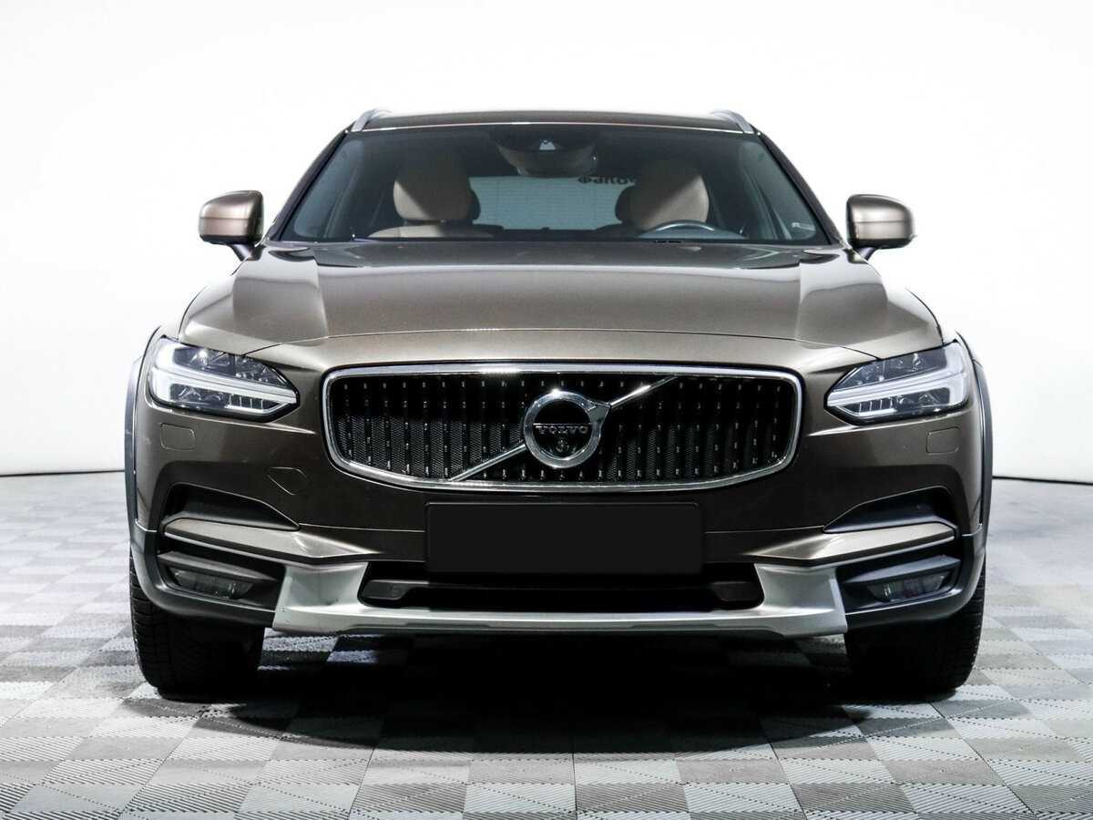 Volvo V90 Cross Country с пробегом — 2017 год. Фото: #1