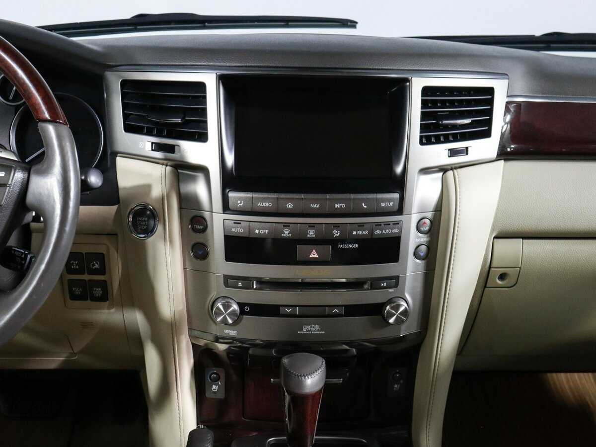 Lexus LX с пробегом — 2012 год. Фото: #12