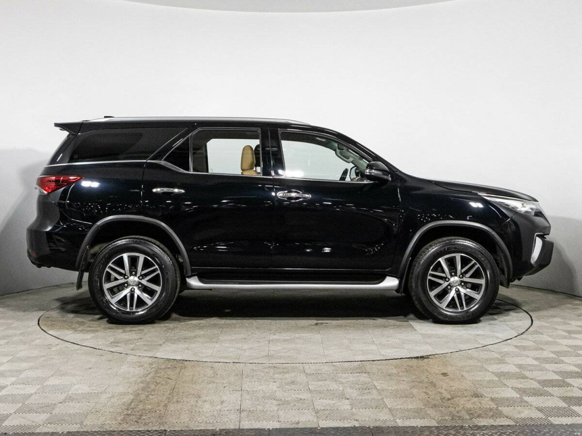 Toyota Fortuner с пробегом — 2019 год. Фото: #3